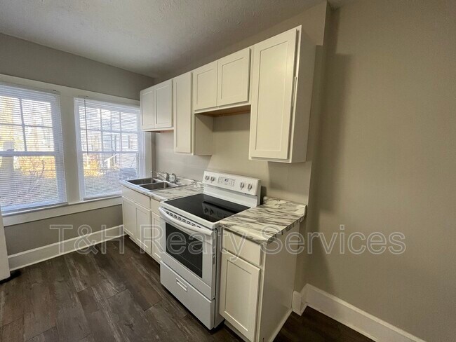 Building Photo - 4926 E New York St