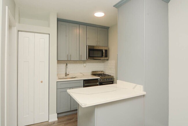 Building Photo - 508 W Belmont Ave