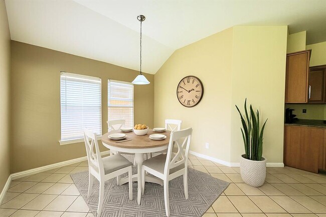 Building Photo - 23247 Dewflower Dr