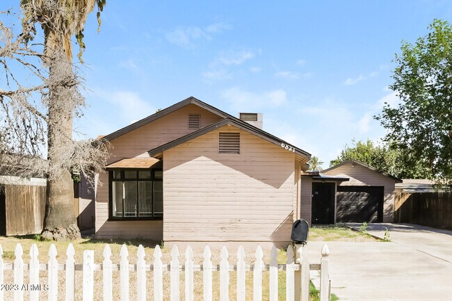 Primary Photo - 6821 N 61st Ave