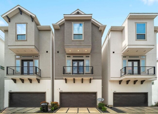 Building Photo - 5815 E Post Oak Ln