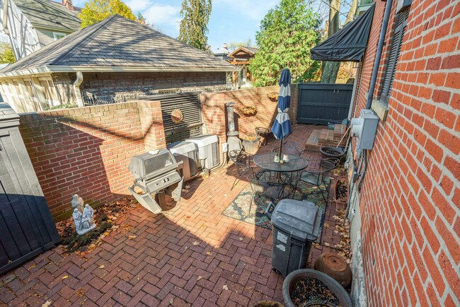 Building Photo - Unique 2 Bedroom in German Village