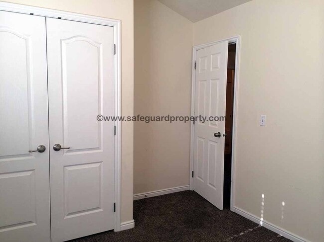 Building Photo - Spacious 3-Bedroom Townhome in Gated Draper Community