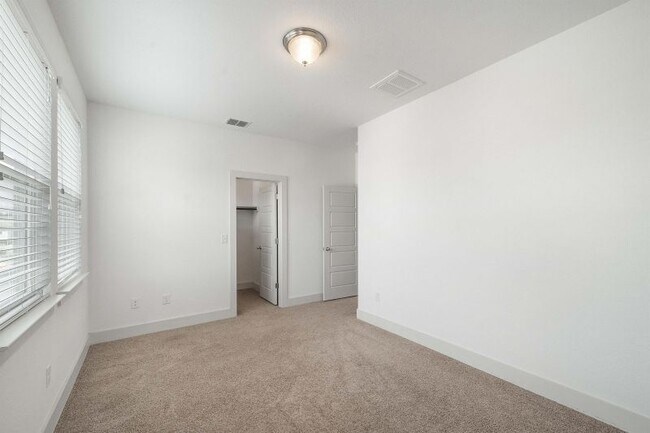 Building Photo - 1408 Casa Dr