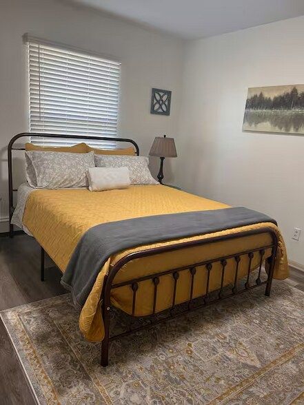 Building Photo - 206 Caroline Ave