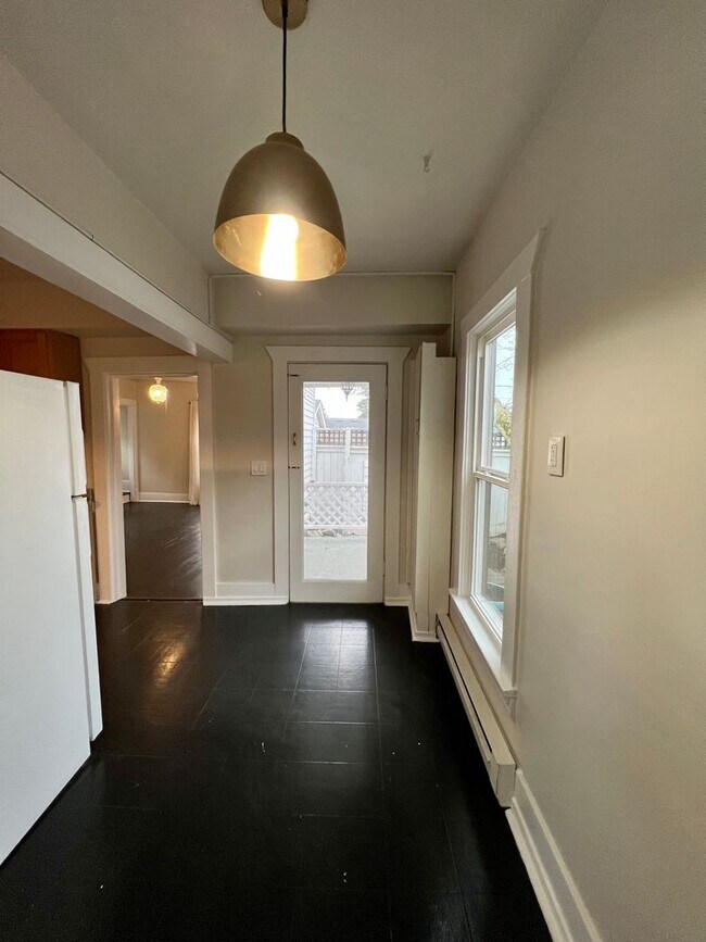 Building Photo - Phinney Ridge Cottage