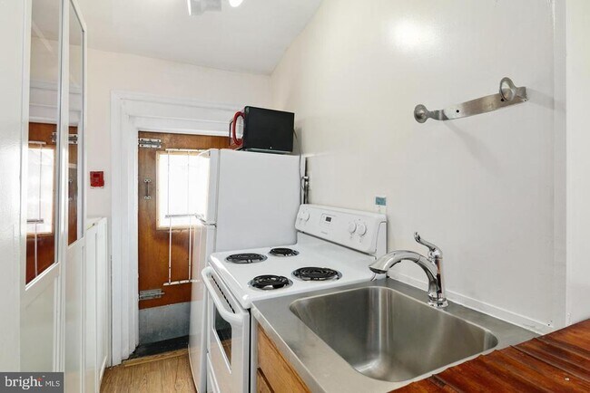 Building Photo - 1333 Pine St