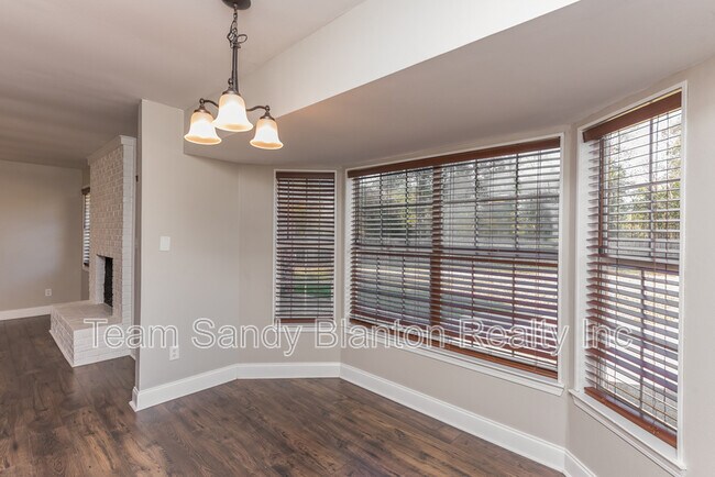 Building Photo - 8238 Li Fair Dr