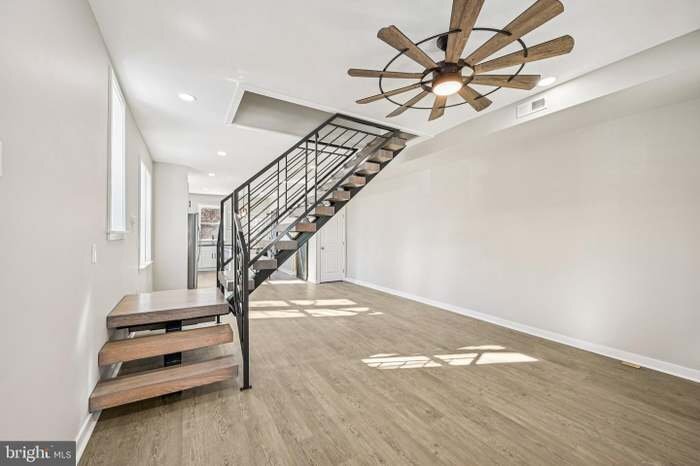 Building Photo - 914 S 54th St