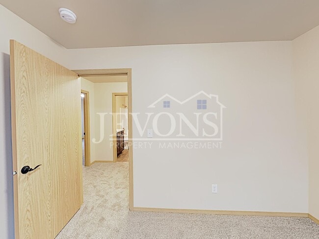 Building Photo - 708 N 29th Ave