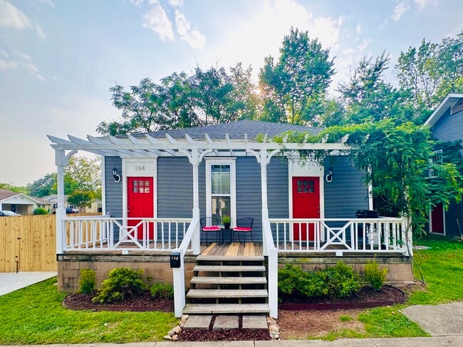 Primary Photo - 104 4th St