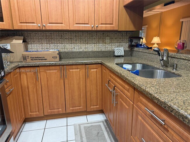 Building Photo - 9901 NW 9th St Cir