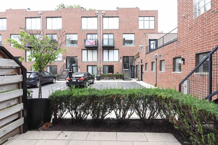 Building Photo - 949 W Grace St