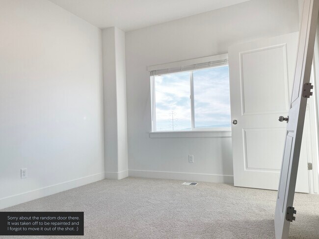 Building Photo - 1599 N 1870 E