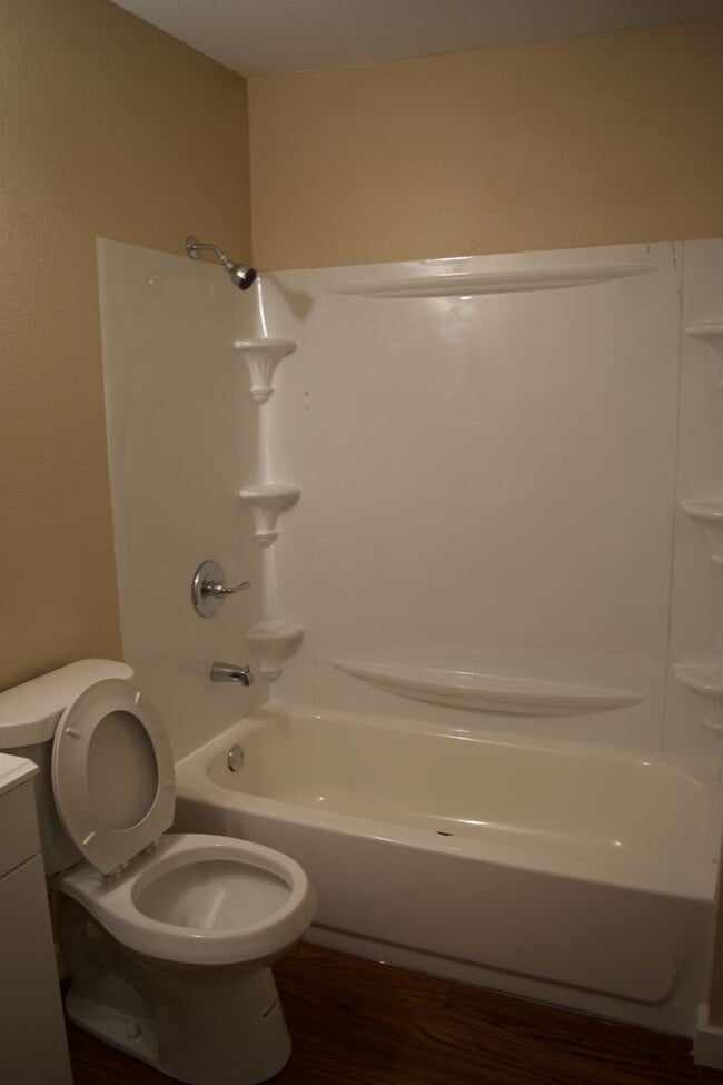 Building Photo - Beautifully Updated 3-Bedroom Home Near Downtown