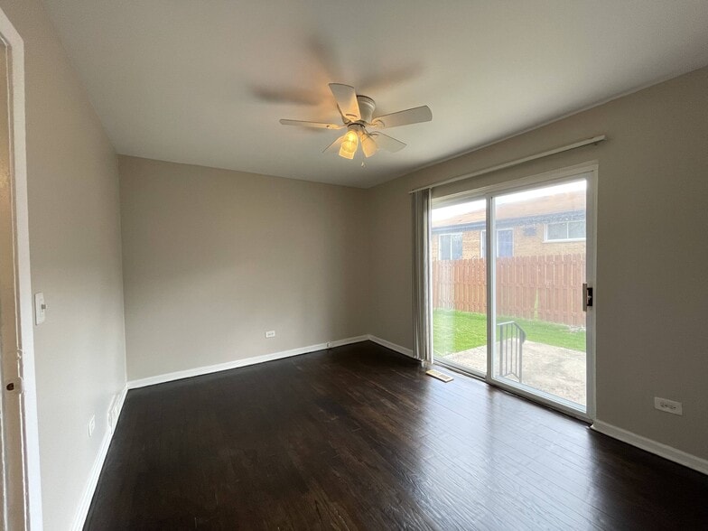 Building Photo - 565 Sidney Ave