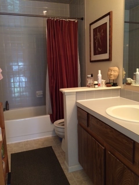 Building Photo - Awesome 4 Bedroom 2 Bath Townhome - Bike t...