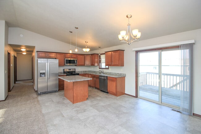 Building Photo - 320 Vernon Dr