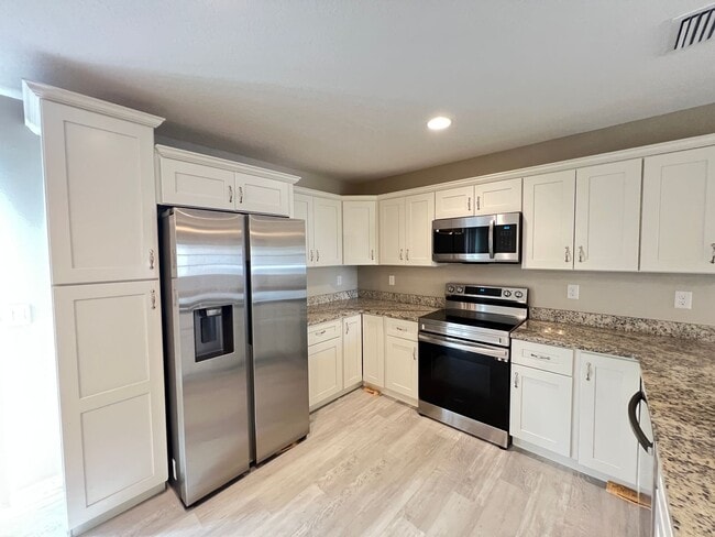 Building Photo - GORGEOUS 3BR/2BA Home with Open Floor Plan and Upgraded Features!