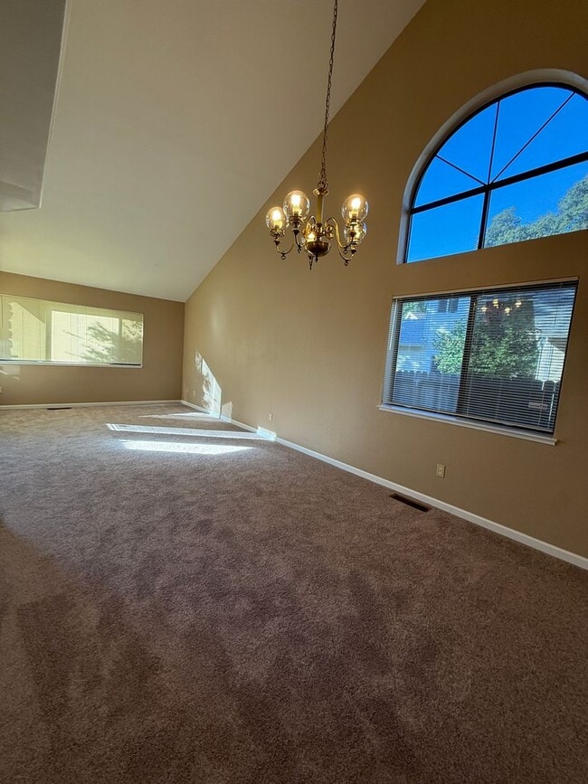 Building Photo - A Cute Single Quiet Court Home!