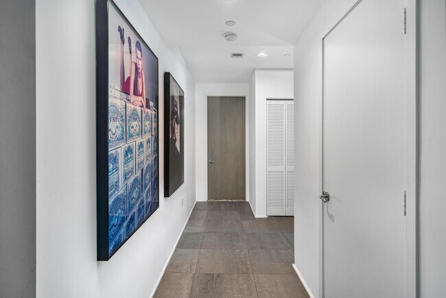 Building Photo - 6103 Aqua Ave