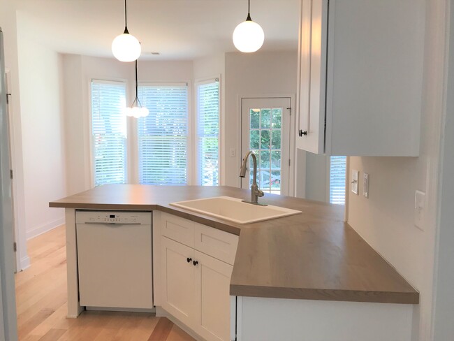 Kitchen Island - 1920 Barrett Knoll Cir