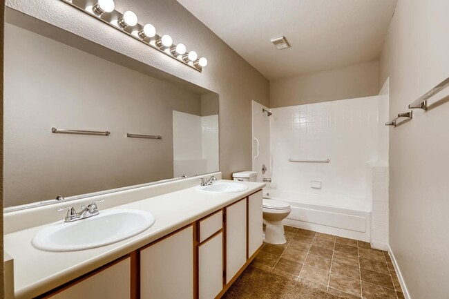 Building Photo - Stunning 2 Bedroom 2 Bath 2nd story condo