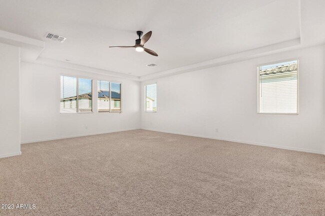 Building Photo - Breathtaking 5 bedroom home in Surprise!
