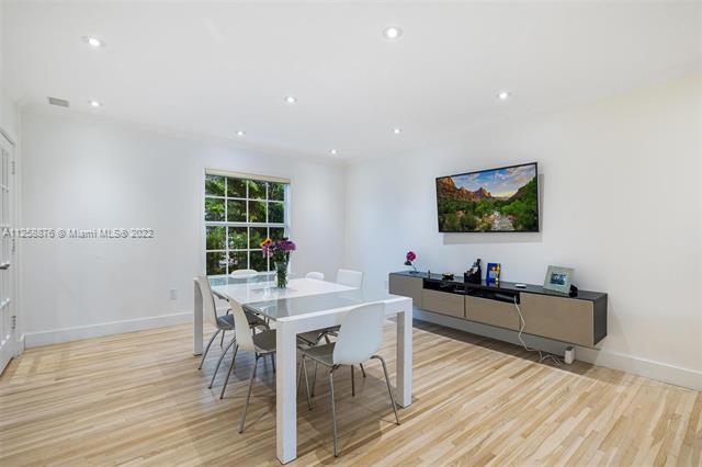 Building Photo - 11401 SW 72nd Plz