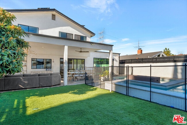 Building Photo - 6324 Geyser Ave