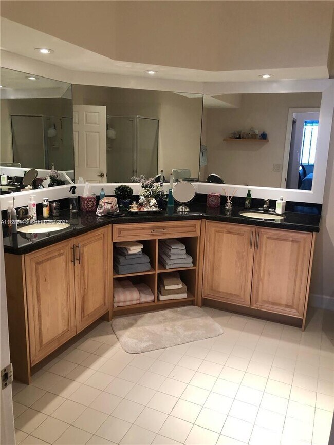 Building Photo - 5800 Coach House Cir