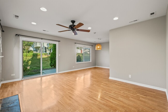 Building Photo - 7918 Knottingham Cir