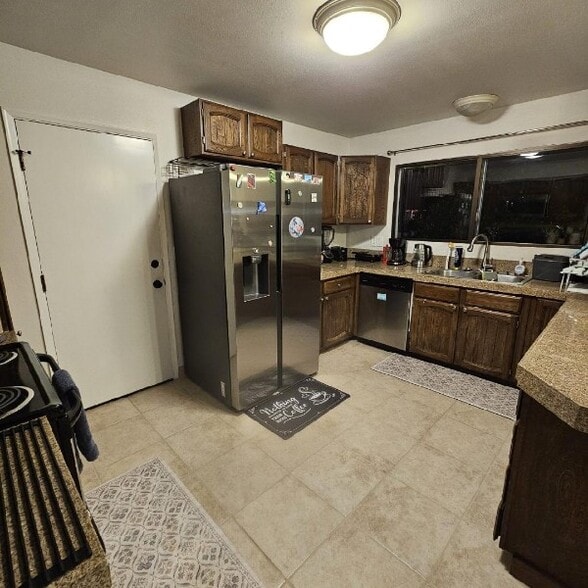 Building Photo - 12370 SW 121st Ave