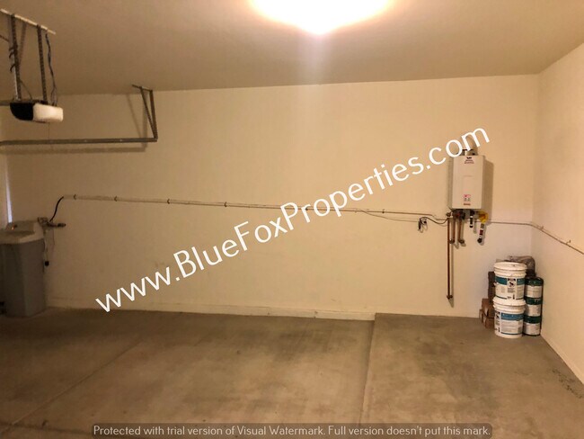 Building Photo - 9009 W Rolling Springs Dr