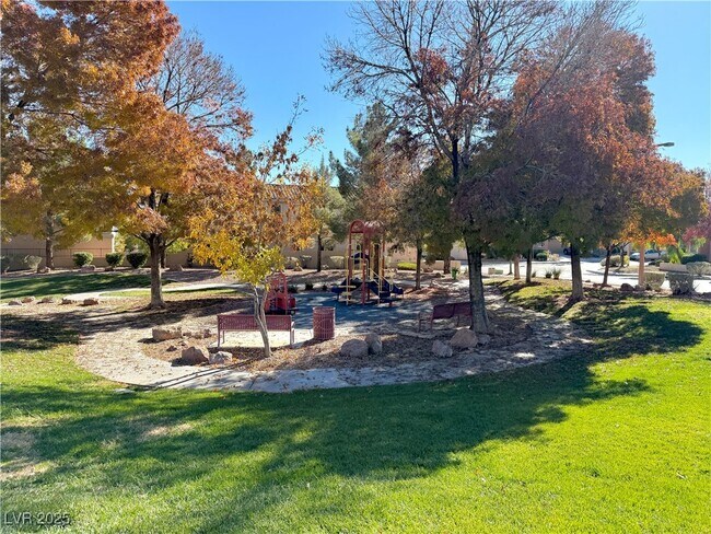 Building Photo - 2301 Summer Home St