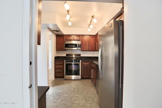 Building Photo - 11738 Moorpark St
