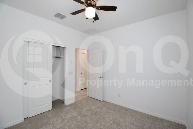 Building Photo - 8810 W Pasadena Ave