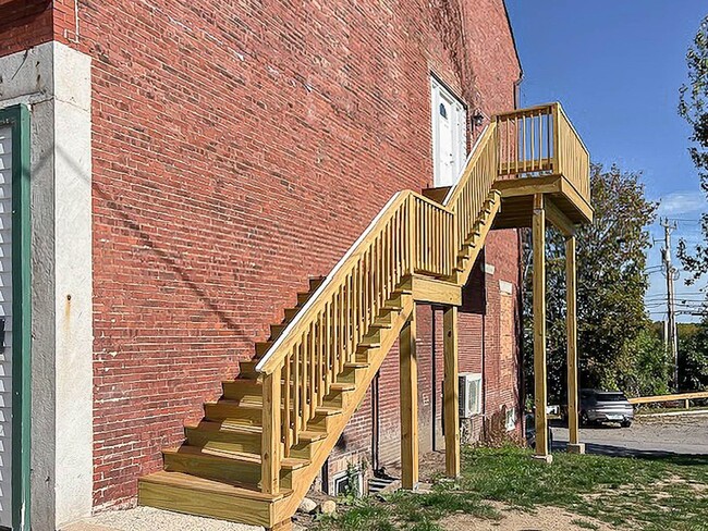 Building Photo - 90 High St