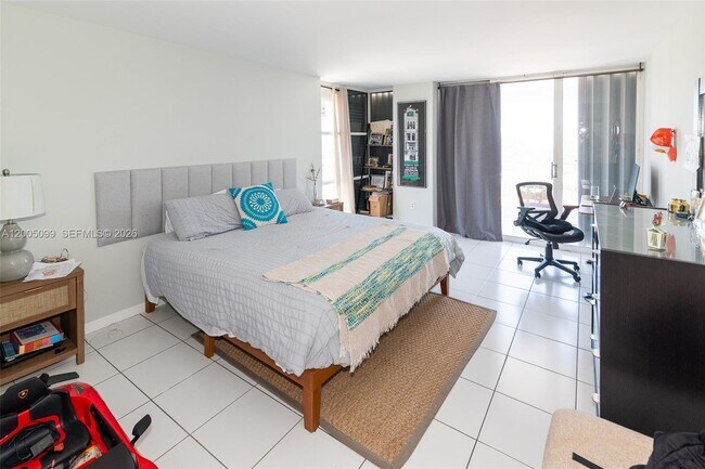 Building Photo - 9341 Collins Ave