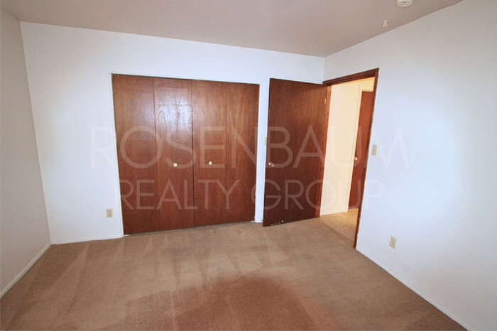 Building Photo - 1014 N Pueblo Dr