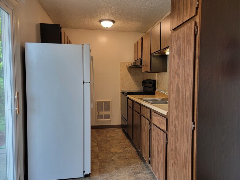 Building Photo - 620 Clay Aly