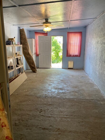 Enclosed patio - 3105 Valverde Dr NE