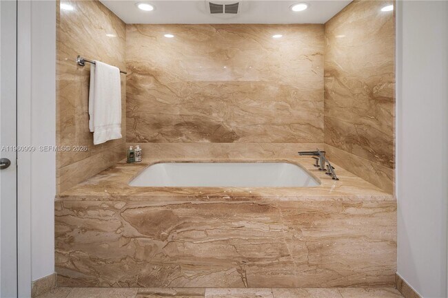 Building Photo - 765 Crandon Blvd