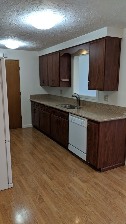 Building Photo - Spacious 4bed/2bath in desirable Pleasant ...