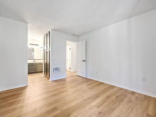 Building Photo - ***Move In Special** Allure Condo in Serra Mesa 2 Bedroom