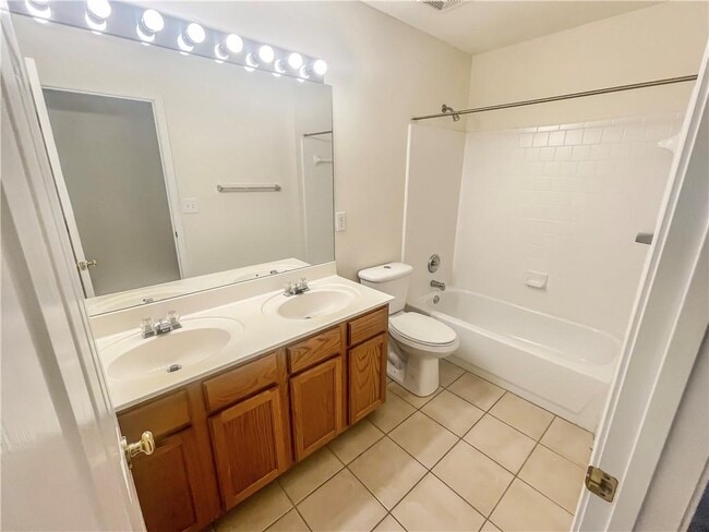 Building Photo - 140 Calborne Ct