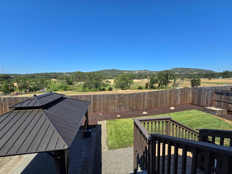 Back yard with Gazebo - 983 Stonewater Dr