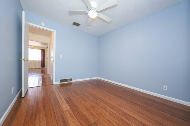 Building Photo - 10281 E Foxmoor Dr