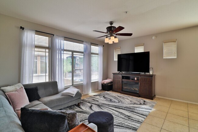 Building Photo - Furnished 2 bed / 2.5 bath Gilbert Condo in Gated Community w/ 2 pools.