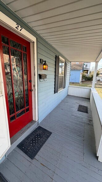 Building Photo - 27 Beechwood Ave